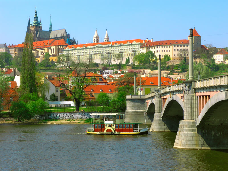 Kombi prevoz putnika do Praga u Češkoj. Prevoz putnika Srbija - Češka